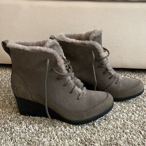 NWT Women’s UGGS Grey Wedge Fur Lined Boots